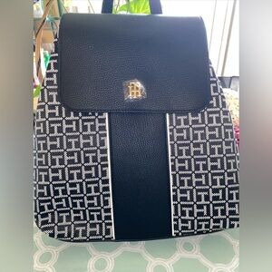 Tommy Hilfiger Women’s Chloe II Flap Backpack Black/White